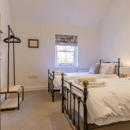 Holiday home Trinity Cottage, *